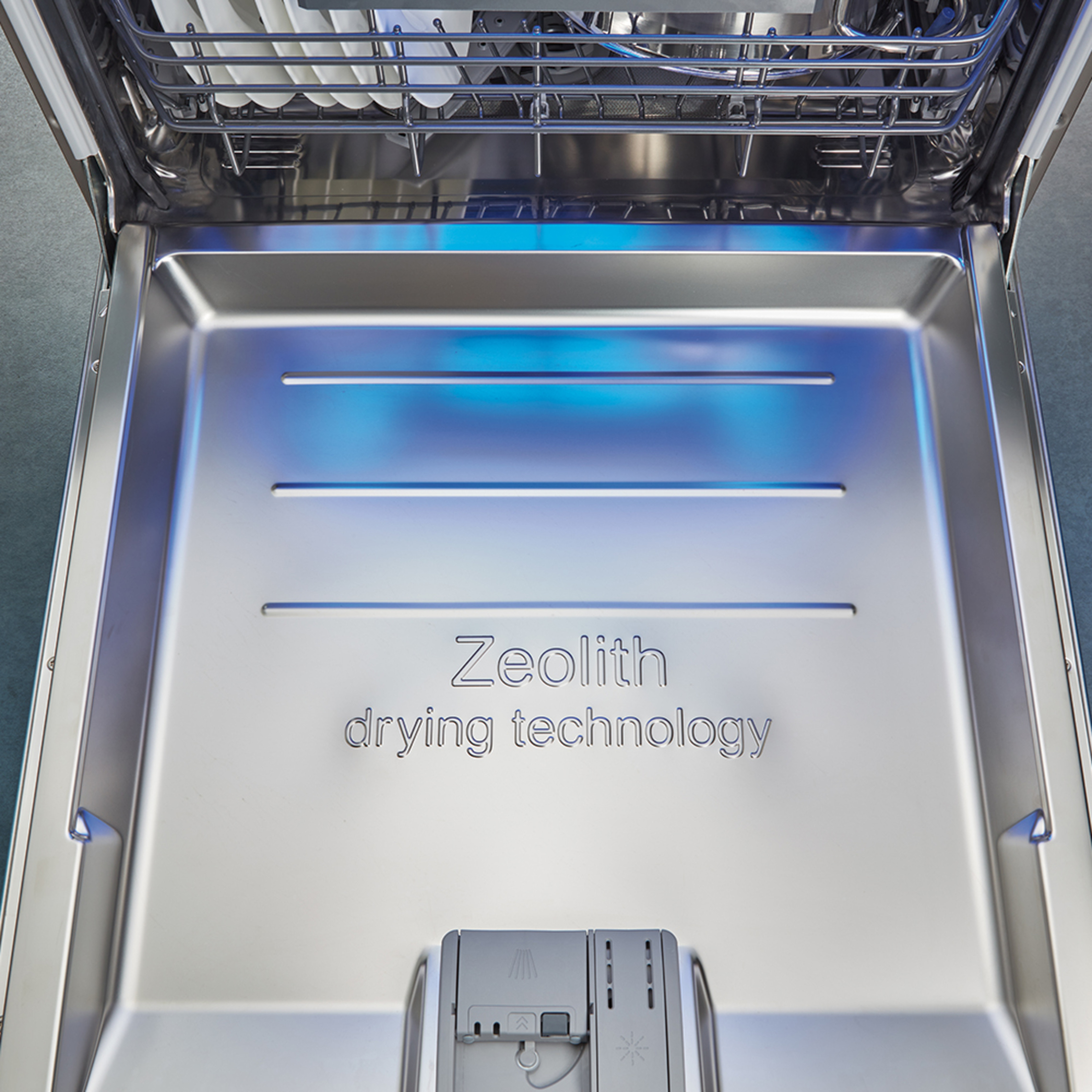 Zeolith Trocknen – Für glänzende Spülergebnisse bei Elektro Hess GmbH & Co. KG in Sachsen bei Ansbach
