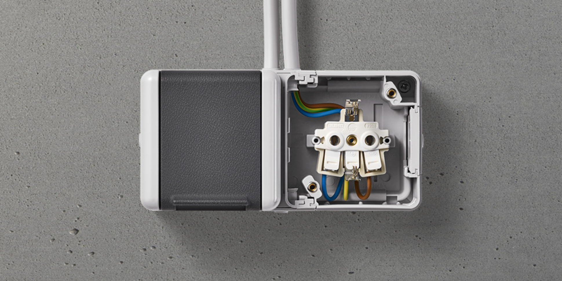 Doppelsteckdose mit Trennsteg bei Elektro Hess GmbH & Co. KG in Sachsen bei Ansbach