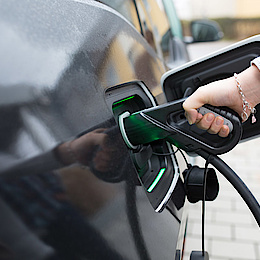 Elektro­mobilität bei Elektro Hess GmbH & Co. KG in Sachsen bei Ansbach